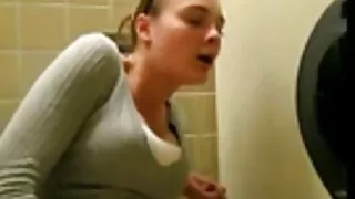 หมอฟันหญิงตระหนักถึงความฝันอันยาวนานของการเป็นวิทยาการและกลืนกินไก่ของผู้ป่วย วี ดิ โอ หนัง โป้