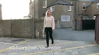 ปู่มีผมสีเทาพันธุ์หญิงสาวที่จะมีเพศสัมพันธ์และเสร็จสิ้น วีดีโอ โป๊